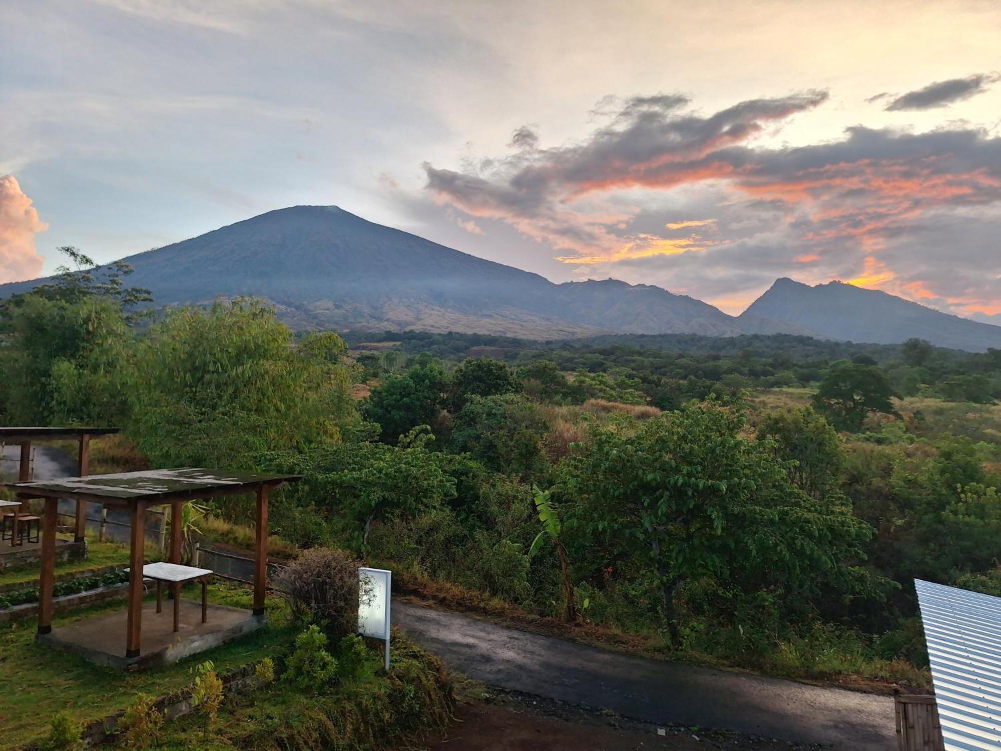 Family Rinjani Bungalow Sajang Esterno foto